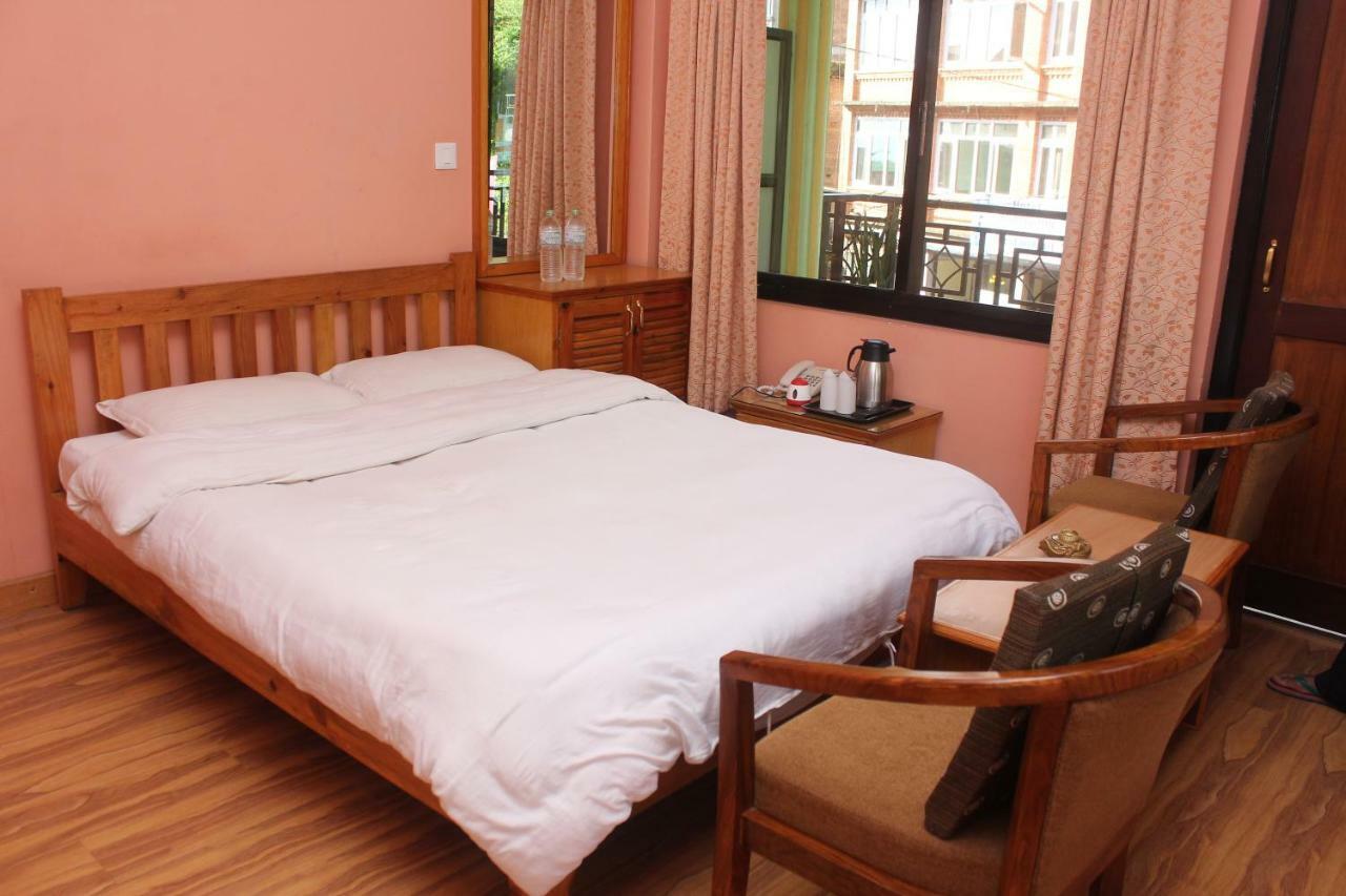 Hotel Valley View Inn Нагаркот Екстериор снимка